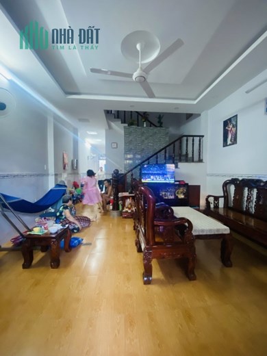 Mặt tiền kinh doanh 385 Lê Văn Việt, 4x16, khu Vip. CHỉ 4.6 tỷ