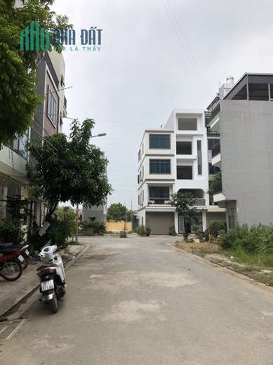 Bán đất TĐC Ngọc Thuỵ, 3 mặt thoáng, 62 m2, chỉ nhĩnh 8 tỷ.