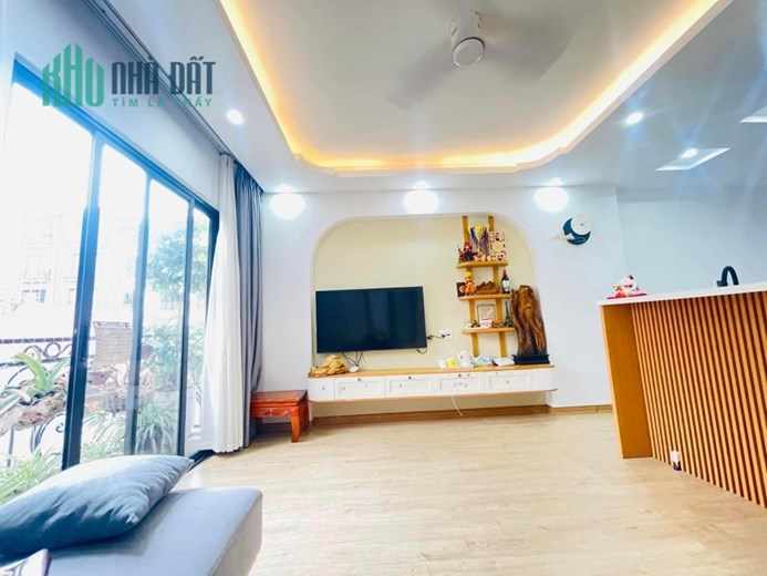 Chỉ hơn 3 Tỷ Nhà 5 tầng Ô Tô vào nhà đường Cầu Diễn