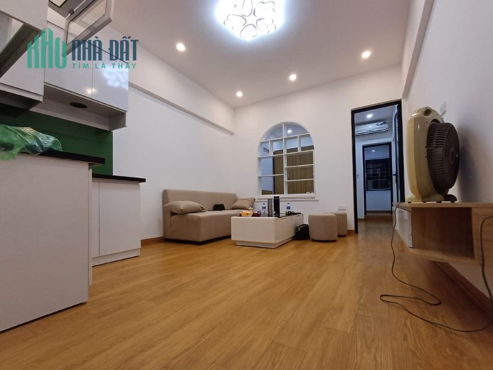 Bán căn hộ tập thể Nguyễn Chí Thanh 50m2 tầng 2 2 ngủ đủ nội thất giá 1.68 tỷ