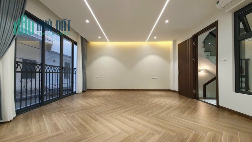 BÁN NHÀ MẶT PHỐ NGUYỄN VĂN CỪ - LONG BIÊN: DIỆN TÍCH 112m2 - 2 MẶT TIỀN - GIÁ NHỈNH 30 TỶ