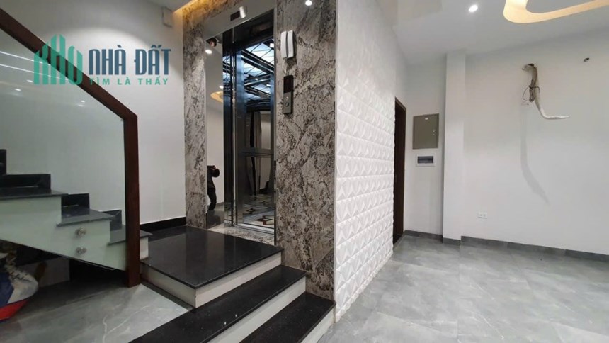 BÁN NHÀ MẶT PHỐ NGUYỄN VĂN CỪ - LONG BIÊN: DIỆN TÍCH 112m2 - 2 MẶT TIỀN - GIÁ NHỈNH 30 TỶ