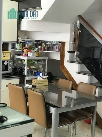 Cho thuê nhà 5 tầng full đồ Văn Cao 18 tr