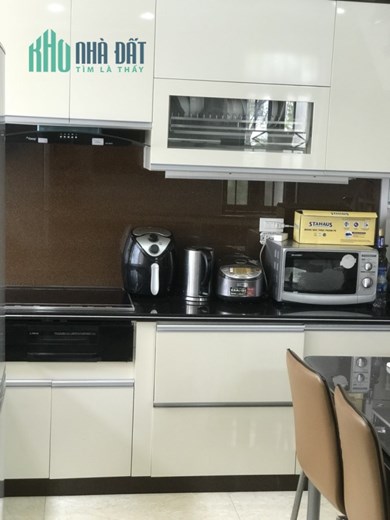 Cho thuê nhà 5 tầng full đồ Văn Cao 18 tr