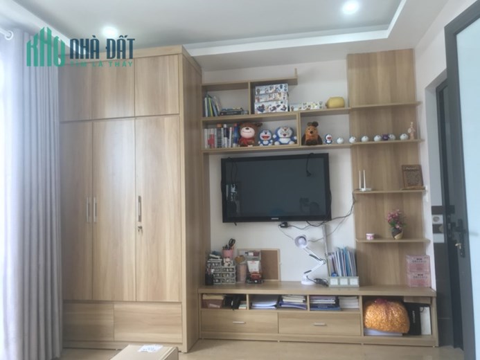 Cho thuê nhà 5 tầng full đồ Văn Cao 18 tr