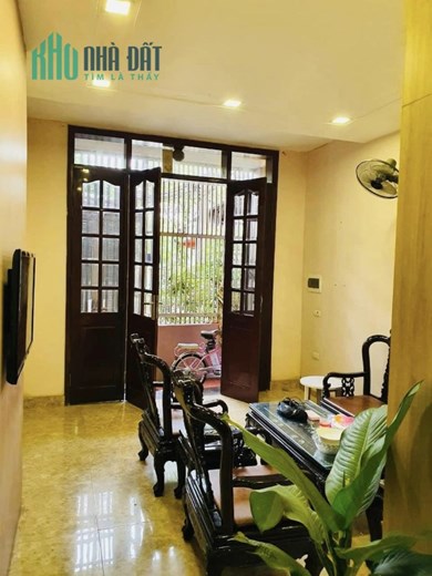 Bán nhà trung tâm Cầu Giấy Đống Đa, ô tô đỗ cửa, soi bóng bên hồ, 2 mặt ngõ, 7.99 tỷ