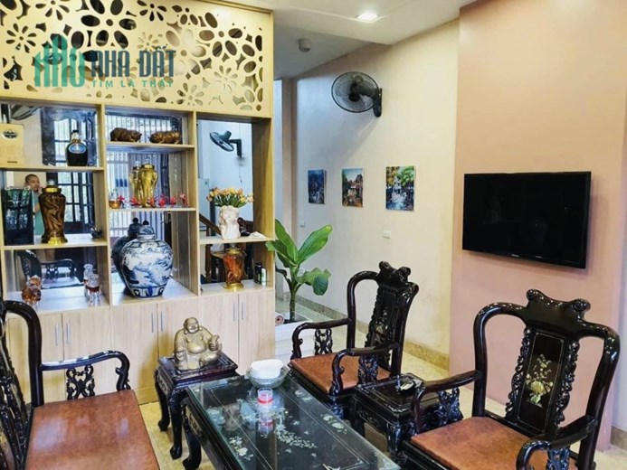 Nhà đẹp Nguyễn Thị Định, ô tô ngủ nhà, sát hồ, 4 tầng, 50m2, chỉ 158triệu/m2