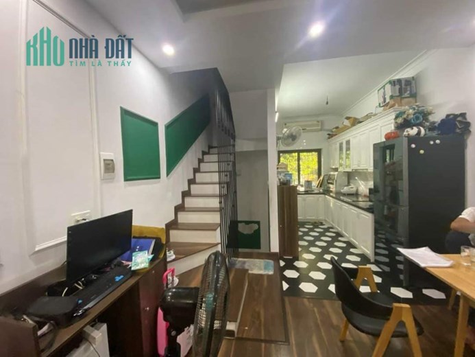 Phân lô Gara ô tô KD ngõ thông Trung tâm Đống Đa 2 thoáng 5T