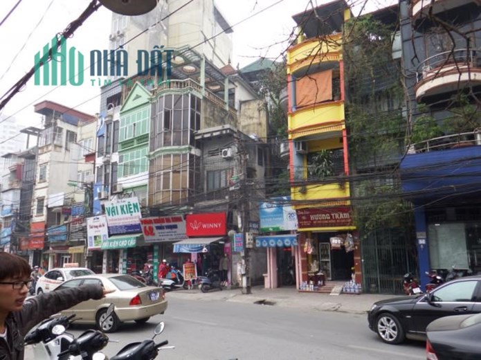 Nhà mặt phố Thái Thịnh, gần ngã 4 đông đúc, tiện kinh doanh, cho thuê đặt quảng cáo