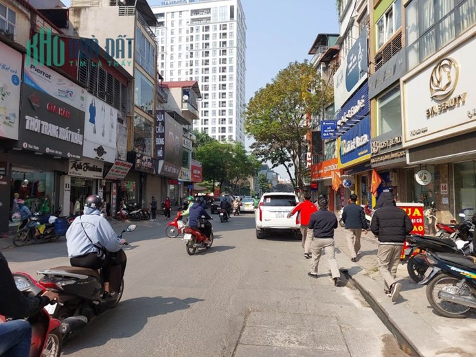 Nhà mặt phố Thái Thịnh, gần ngã 4 đông đúc, tiện kinh doanh, cho thuê đặt quảng cáo