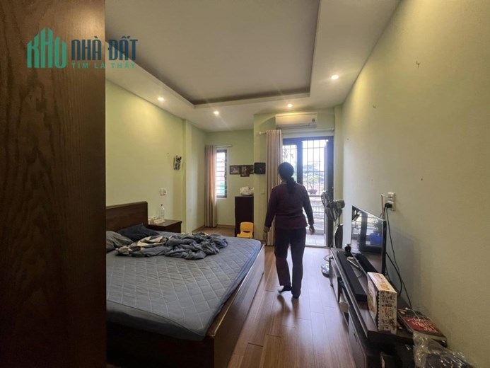 Bán ngôi nhà 45m2 phố Nguyễn Văn Cừ, Long Biên Gara Ô tô phi Thang máy XỊN 6.6 Tỷ