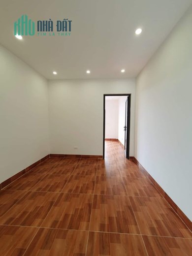 Bán nhà 43m2 phố Nguyễn Văn Cừ, Long Biên Gara Ô tô XỊN Thang máy Nhập 6.9 Tỷ