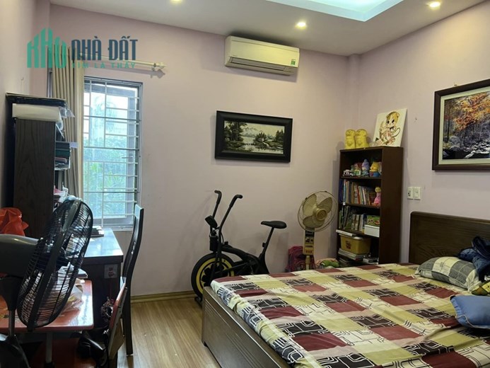 Bán nhà 42m2 phố Nguyễn Văn Cừ, Long Biên Gara Ô tô 7 chỗ Thang máy Nhập 6.5 Tỷ