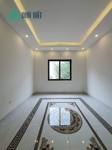 Bán nhà 42m2 phố Nguyễn Văn Cừ, Long Biên Gara Ô tô XỊN Thang máy Nhập 6.5 Tỷ