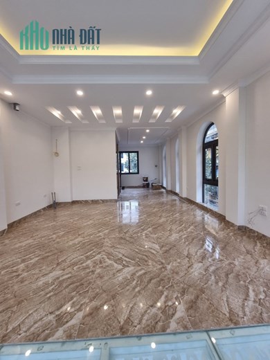 Bán nhà 43m2 phố Nguyễn Văn Cừ, Long Biên Gara Ô tô XỊN Thang máy XỊN 6.5 Tỷ