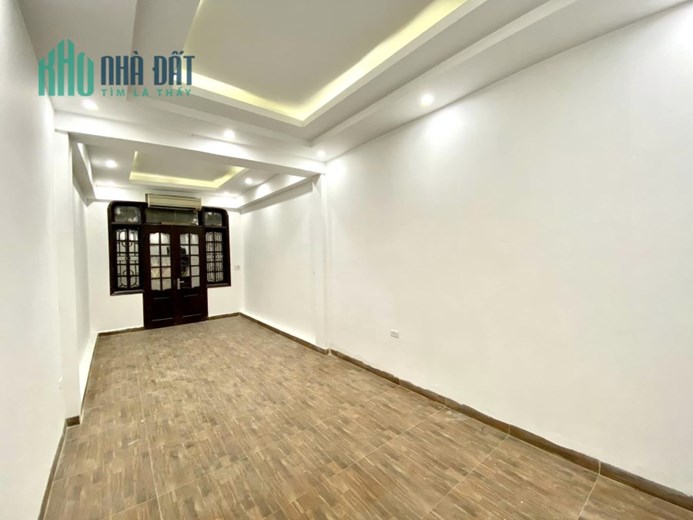 Bán ngôi nhà 45m2 phố Nguyễn Văn Cừ, Long Biên Gara Ô tô phi Thang máy Nhập 6.7 Tỷ