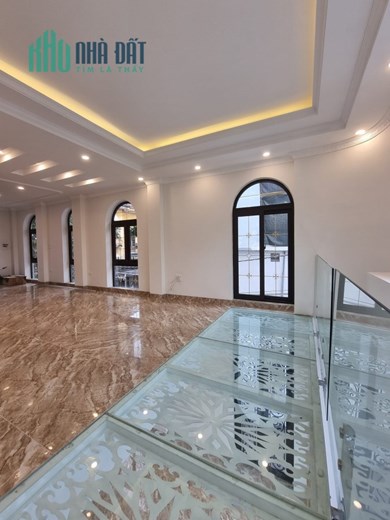 Bán căn nhà 43m2 phố Nguyễn Văn Cừ, Long Biên Gara Ô tô 7 chỗ Thang máy Nhập 6.6 Tỷ