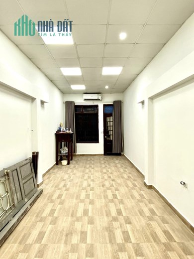 Bán nhà 44m2 phố Nguyễn Văn Cừ, Long Biên Gara Ô tô đua Thang máy Nhập 6.6 Tỷ