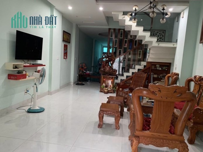 HIẾM - HXH TRÁNH NGAY CHỢ VƯỜN LÀI, QUẬN 12 - 130M2, NGANG 5M HIẾM, 3 TẦNG, 5 PN. CHỈ HƠN 8 TỶ.