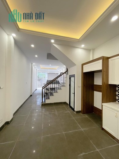 Bán căn nhà 38m2 phố Nguyễn Sơn, Long Biên Gara Ô tô AUDI Thang máy 5.2 Tỷ