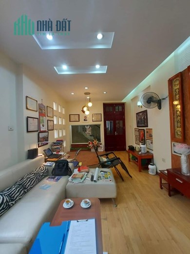 Bán căn nhà 39m2 phố Nguyễn Sơn, Long Biên Gara Ô tô XỊN Thang máy XỊN 5.5 Tỷ