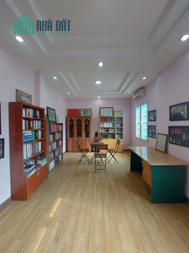 Bán căn nhà 35m2 phố Nguyễn Sơn, Long Biên Gara Ô tô đua Thang máy XỊN 5.3 Tỷ