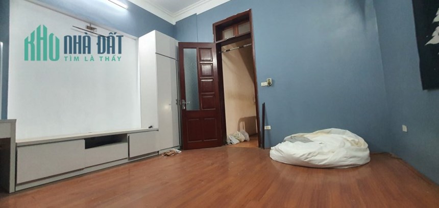 Bán nhà gần mặt phố Ngọc Thuỵ, Dt 100m, Mt 5m, nhà 4 tầng giá hơn 8 tỷ.