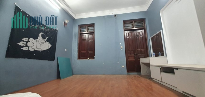 Bán nhà gần mặt phố Ngọc Thuỵ, Dt 100m, Mt 5m, nhà 4 tầng giá hơn 8 tỷ.