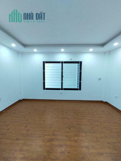 Bán căn nhà 39m2 phố Nguyễn Sơn, Long Biên Gara Ô tô Thang máy Nhập 5.2 Tỷ