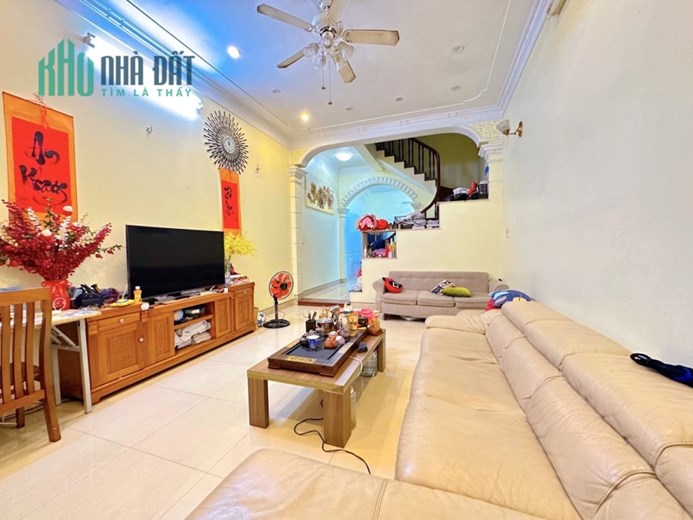 Cho thuê nguyên căn nhà mặt phố KIM MÃ, Ba Đình 80m2, 5 tầng giá 40 triệu. 0912288365