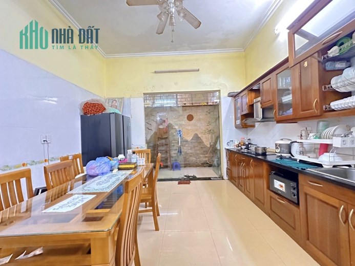 Cho thuê nguyên căn nhà mặt phố KIM MÃ, Ba Đình 80m2, 5 tầng giá 40 triệu. 0912288365