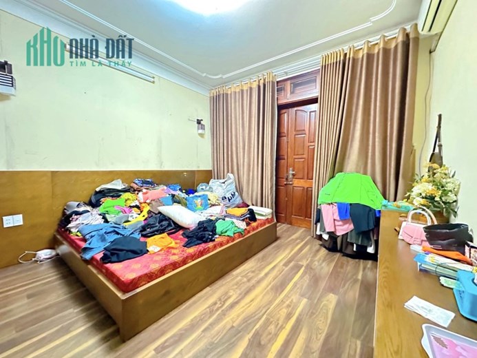 Cho thuê nguyên căn nhà mặt phố KIM MÃ, Ba Đình 80m2, 5 tầng giá 40 triệu. 0912288365