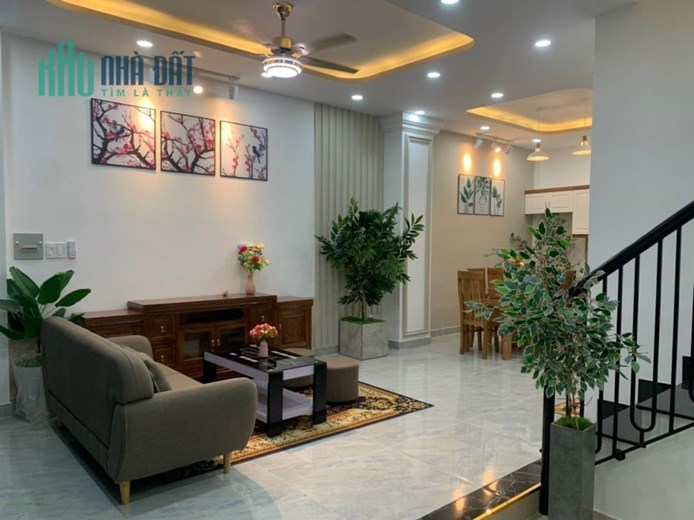 HXH GẦN ĐẠI HỌC NGUYỄN TẤT THÀNH QUẬN 12, NGANG GẦN 6M, 2 TẦNG, 4 PN, NỘI THẤT CAO CẤP,