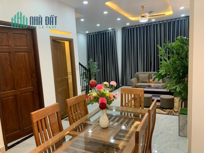 HXH GẦN ĐẠI HỌC NGUYỄN TẤT THÀNH QUẬN 12, NGANG GẦN 6M, 2 TẦNG, 4 PN, NỘI THẤT CAO CẤP,