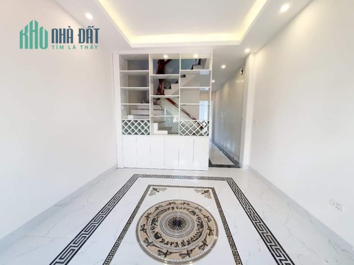 Bán căn nhà 43m2 phố Nguyễn Văn Cừ, Long Biên Gara Ô tô 7 chỗ Thang máy XỊN 6.9 Tỷ