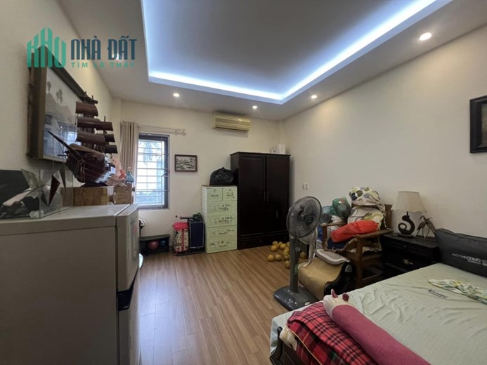 Bán căn nhà 42m2 phố Nguyễn Văn Cừ, Long Biên Gara Ô tô AUDI Thang máy Nhập 6.9 Tỷ