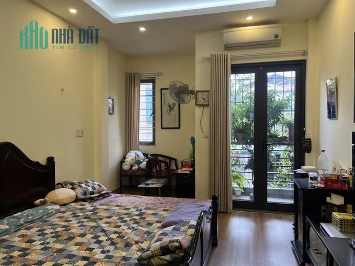 Bán ngôi nhà 42m2 phố Nguyễn Văn Cừ, Long Biên Gara Ô tô Thang máy 6.5 Tỷ