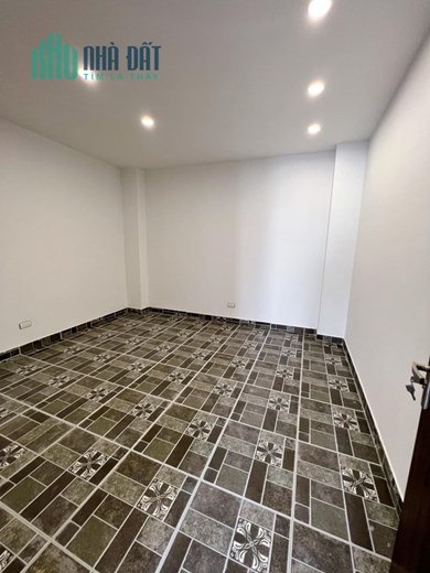 Bán ngôi nhà 43m2 phố Nguyễn Văn Cừ, Long Biên Gara Ô tô AUDI Thang máy 6.6 Tỷ