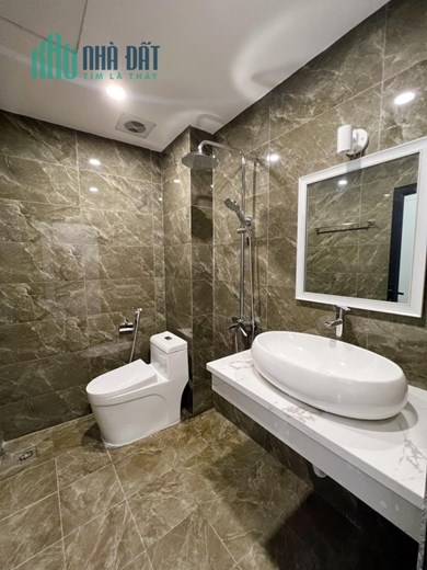 Bán ngôi nhà 41m2 phố Nguyễn Văn Cừ, Long Biên Gara Ô tô 7 chỗ Thang máy Nhập 6.7 Tỷ
