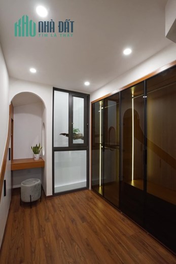 Bán ngôi nhà 39m2 phố Nguyễn Sơn, Long Biên Gara Ô tô phi Thang máy XỊN 5.3 Tỷ