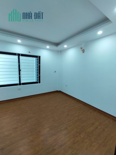 Bán căn nhà 37m2 phố Nguyễn Sơn, Long Biên Gara Ô tô phi Thang máy 5.2 Tỷ
