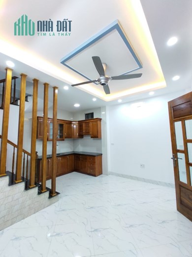 Bán căn nhà 38m2 phố Nguyễn Sơn, Long Biên Gara Ô tô AUDI Thang máy Nhập 5.3 Tỷ