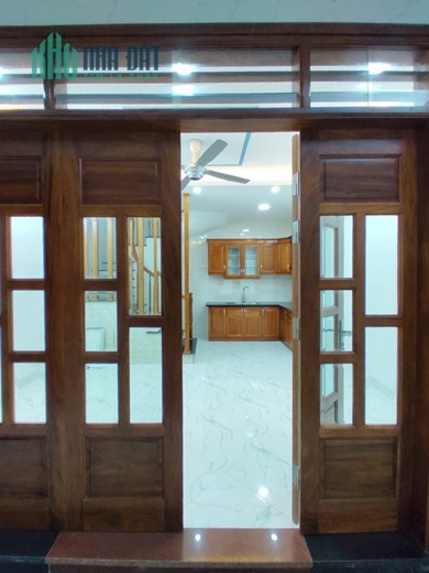 Bán căn nhà 38m2 phố Nguyễn Sơn, Long Biên Gara Ô tô XỊN Thang máy 5.4 Tỷ