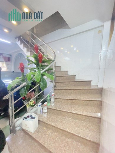 Bán nhà trong nước mua nhà ở Mỹ. Đường Bà Hom Quận 6 150m2.