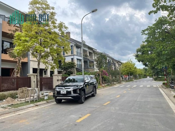 Bán nhanh căn 240m2 tại Sunny Garden City, Hà Nội. Giá rẻ giật mình