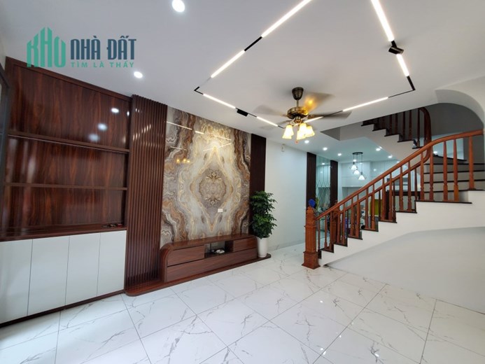 Nhà đẹp Phố Lê Trọng Tấn Quận Thanh Xuân 44m2 4 Tầng Ô tô đỗ cửa 7.x Tỷ
