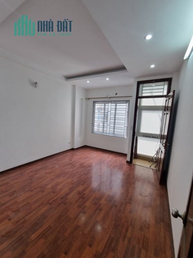 Bán nhà riêng phố Nguyễn Lương Bằng, DT 35m2 5 tầng, MT4m ô tô cách 20m, giá 4.2 tỷ