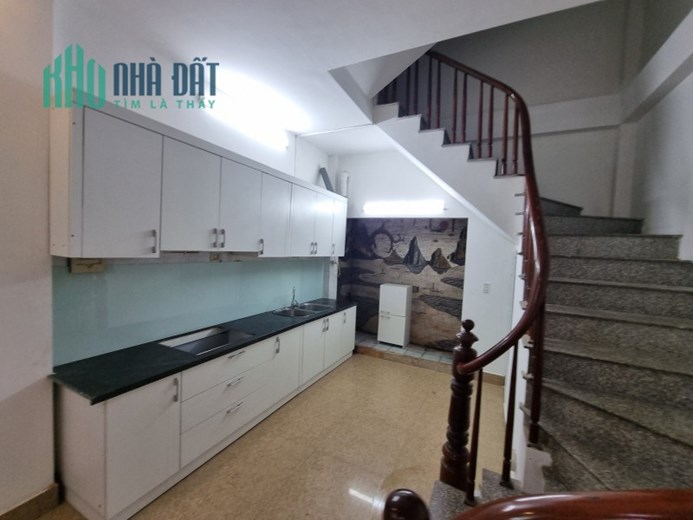 Bán nhà riêng phố Nguyễn Lương Bằng, DT 35m2 5 tầng, MT4m ô tô cách 20m, giá 4.2 tỷ