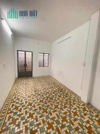 HÀNG QUÁ NGỘP-TT QUẬN 10-SƯ VẠN HẠNH-4TẦNG HẺM 5M-Gần Mặt Tiền-Hơn 5Tỷ