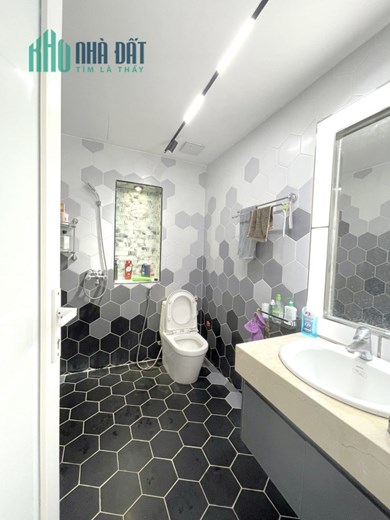 Bán CC 137 NGuyễn Ngọc Vũ, Cầu GIấy, diện tích 123m2, 3 ngủ, 2 WC, full nội thất
